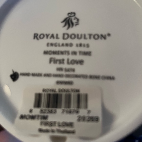 Royal Doulton Moments in Time Figurine - Picture 3 of 16